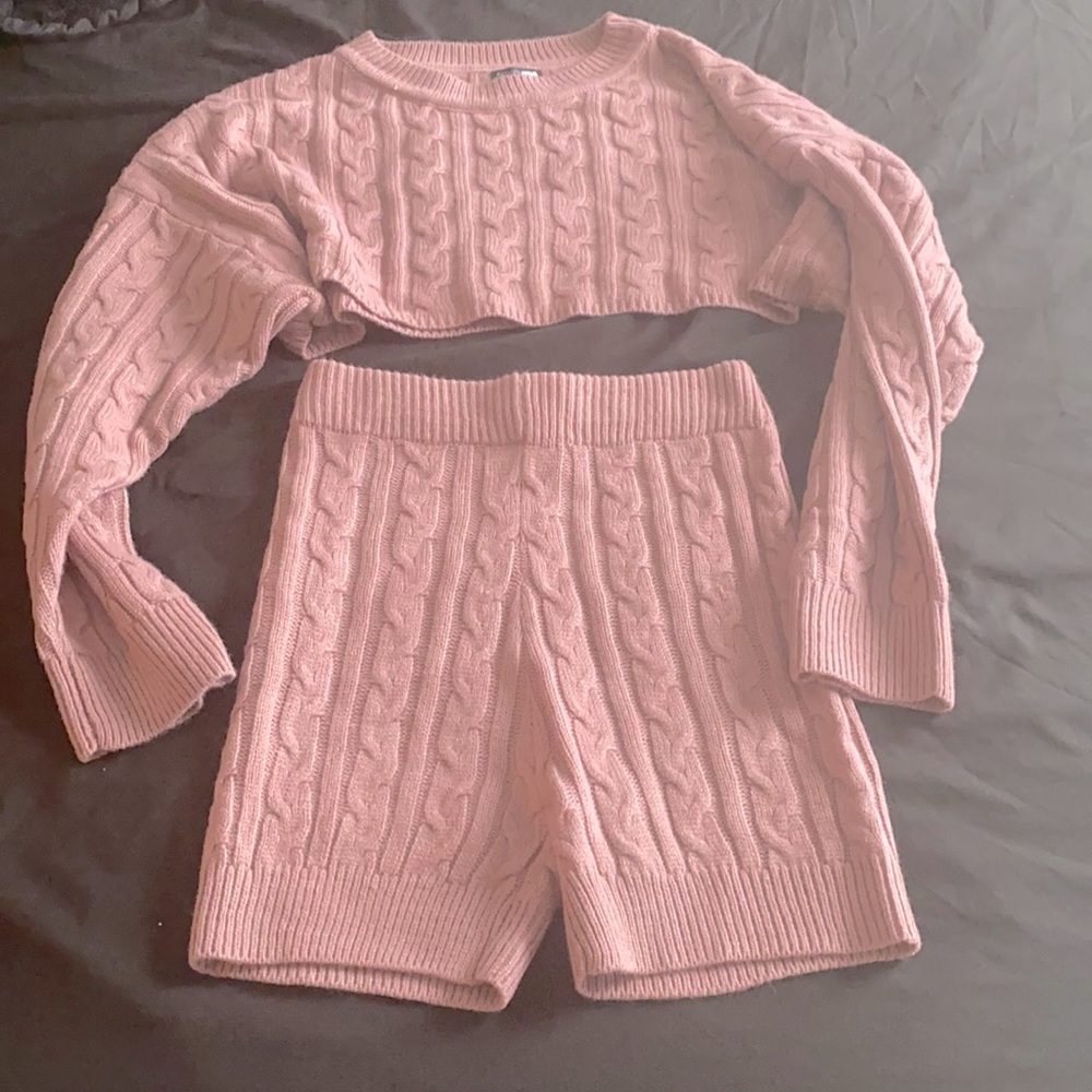 Adorable pale fuchsia knitted sweater crop top with matching shorts